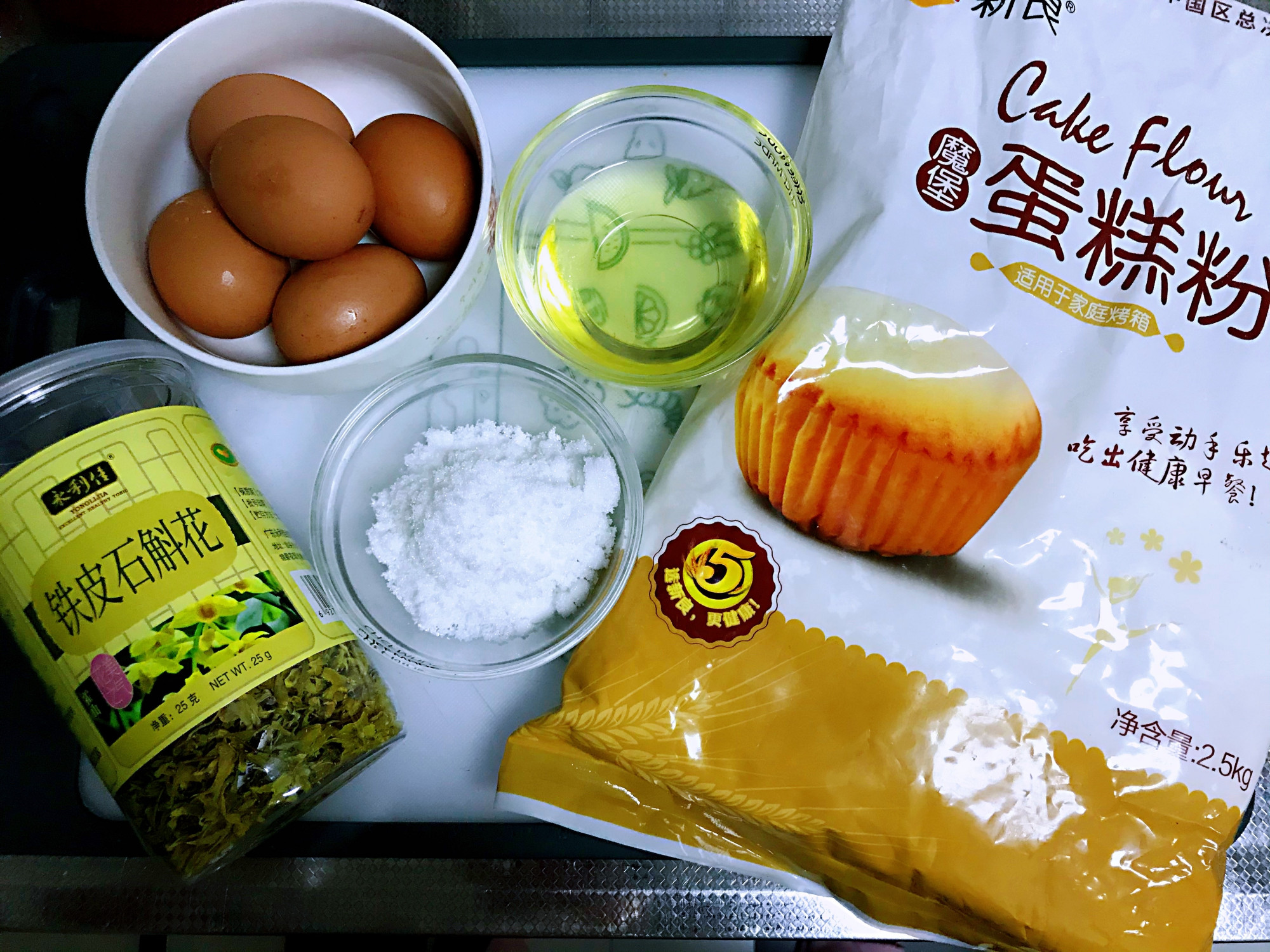 电饭煲做出蓬松dd蛋糕，方法是关键，很多人做错，难怪像大饼大