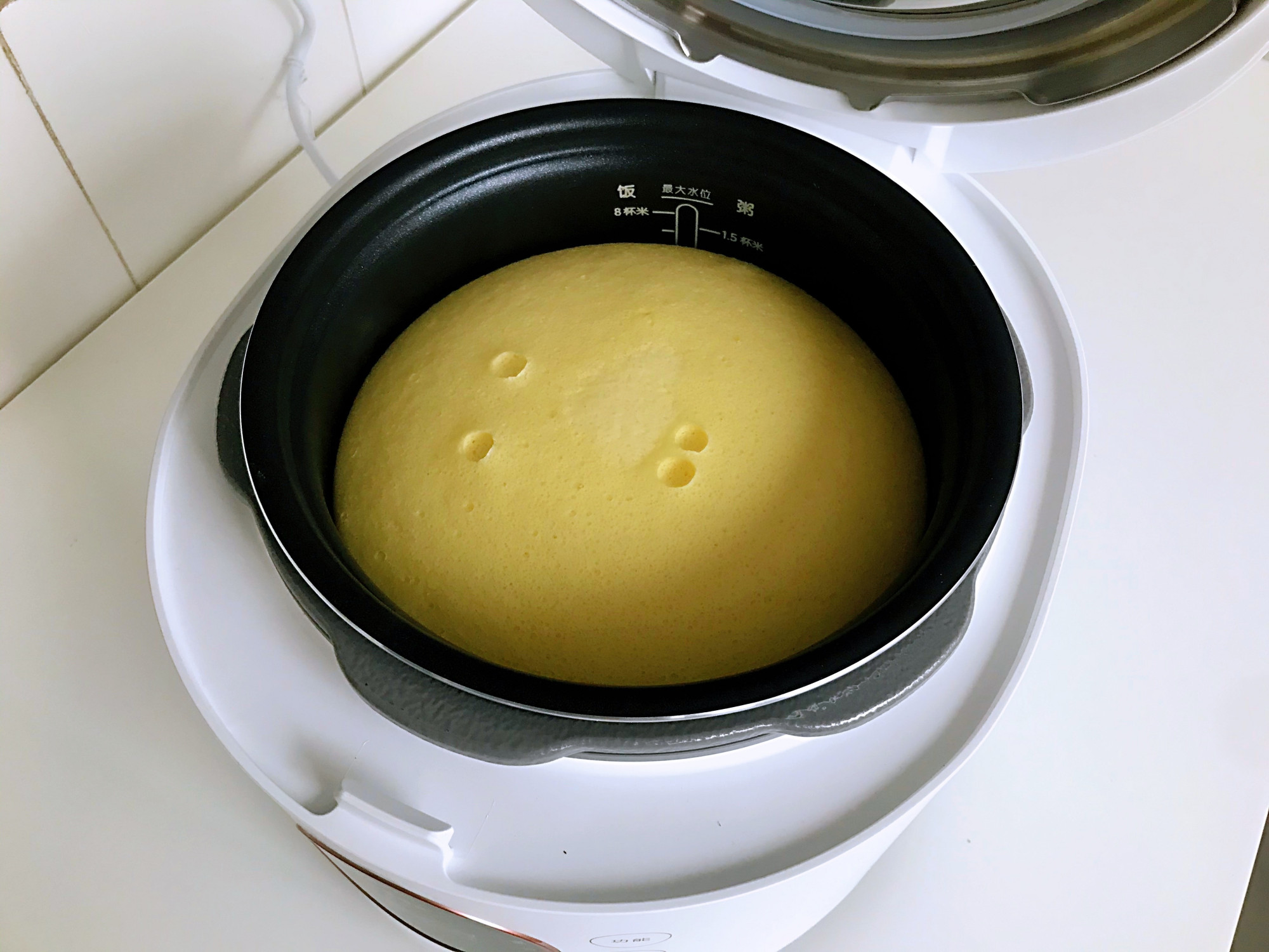 电饭煲做出蓬松dd蛋糕，方法是关键，很多人做错，难怪像大饼大