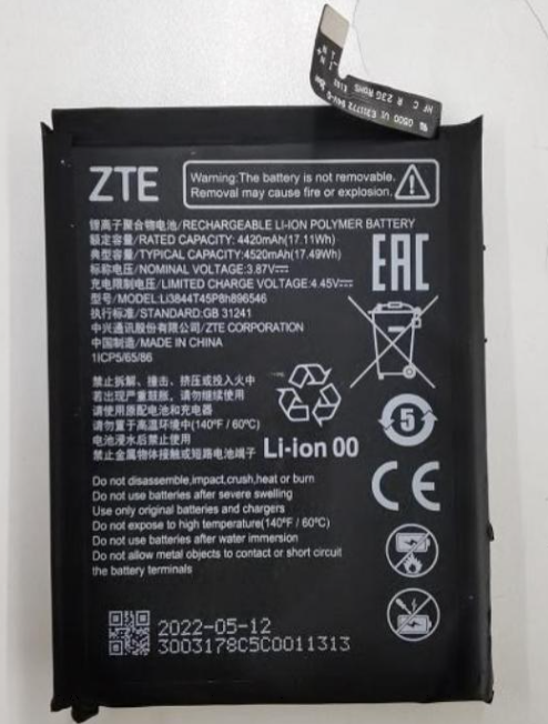 中兴 Axon 40 SE 真机照泄露,配备屏下摄像头(图8) 墙上的海报