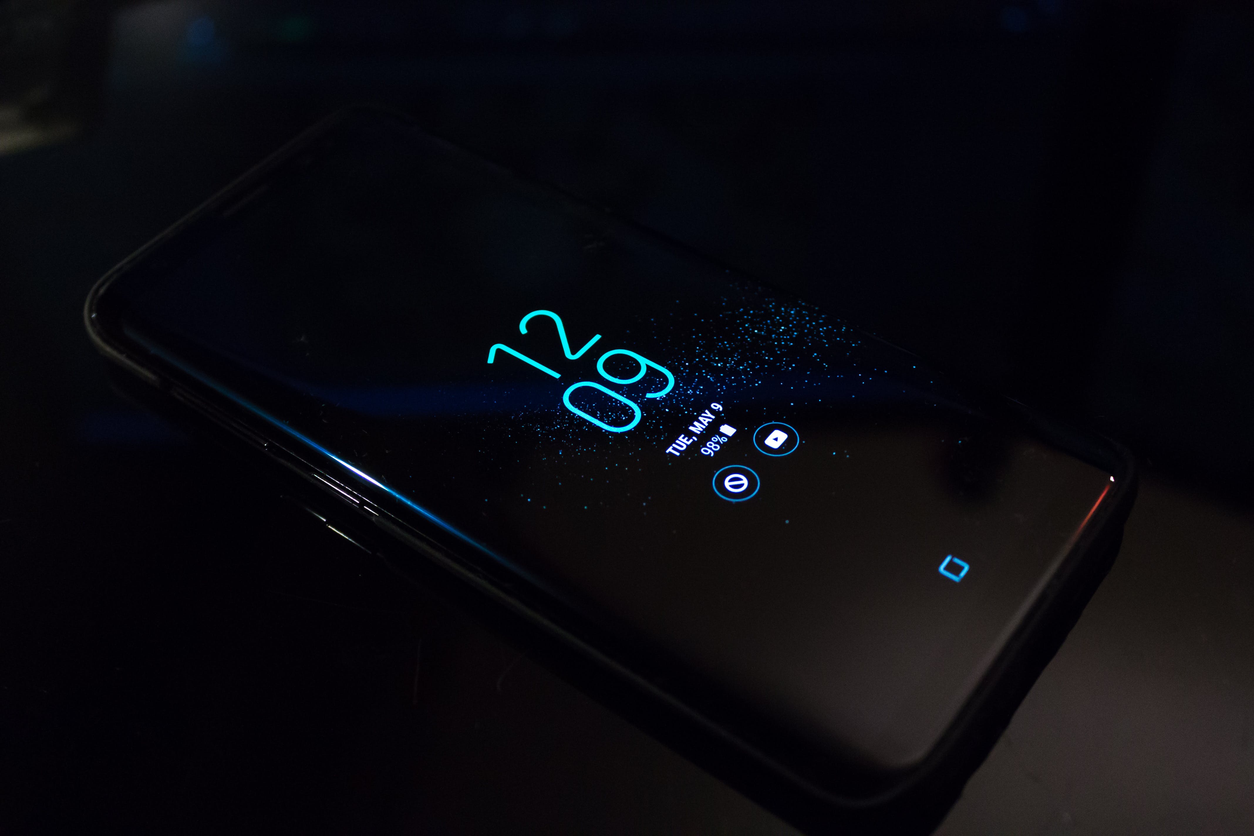 新一代iPhone 15细节曝光：钛合金机身、握感更棒