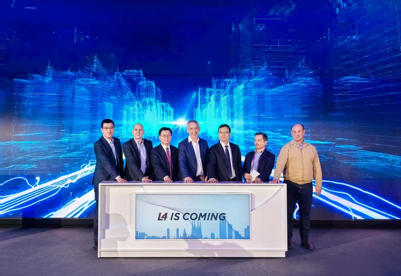 未来先行!亚信科技“智网”产品亮相2024 MWC 巴塞罗那(图4)