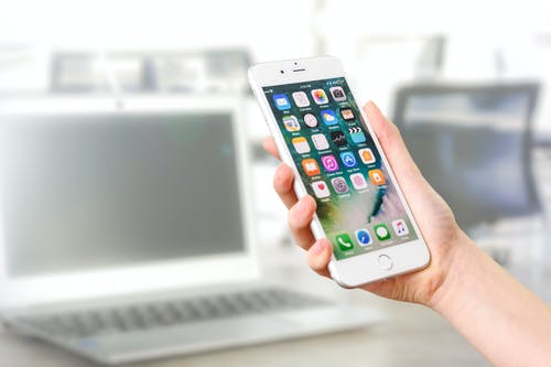 iPhone中国卖疯：国产安卓机被苹果13系列性价比打败