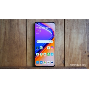 锤粉花5000多元转投一加：自称冲相机水印选择了一加10 Pro