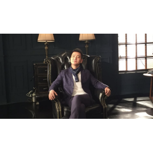 歌曲《难不难》由歌手荆涛演唱：面对挑战，勇敢前行