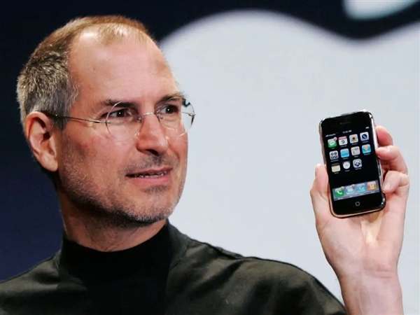 15年前的未拆封初代iPhone拍出24万元天价：乔布斯改变世界之作